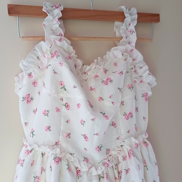 Doctor Dresses & Skirts - NWOT White pink roses babydoll dress mini ruffle stretch white lace skirt bust M